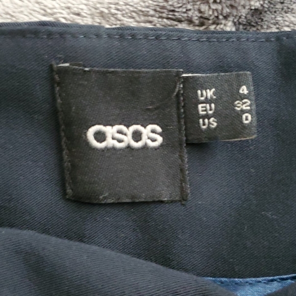 ASOS Scalloped Shorts - Picture 2 of 3